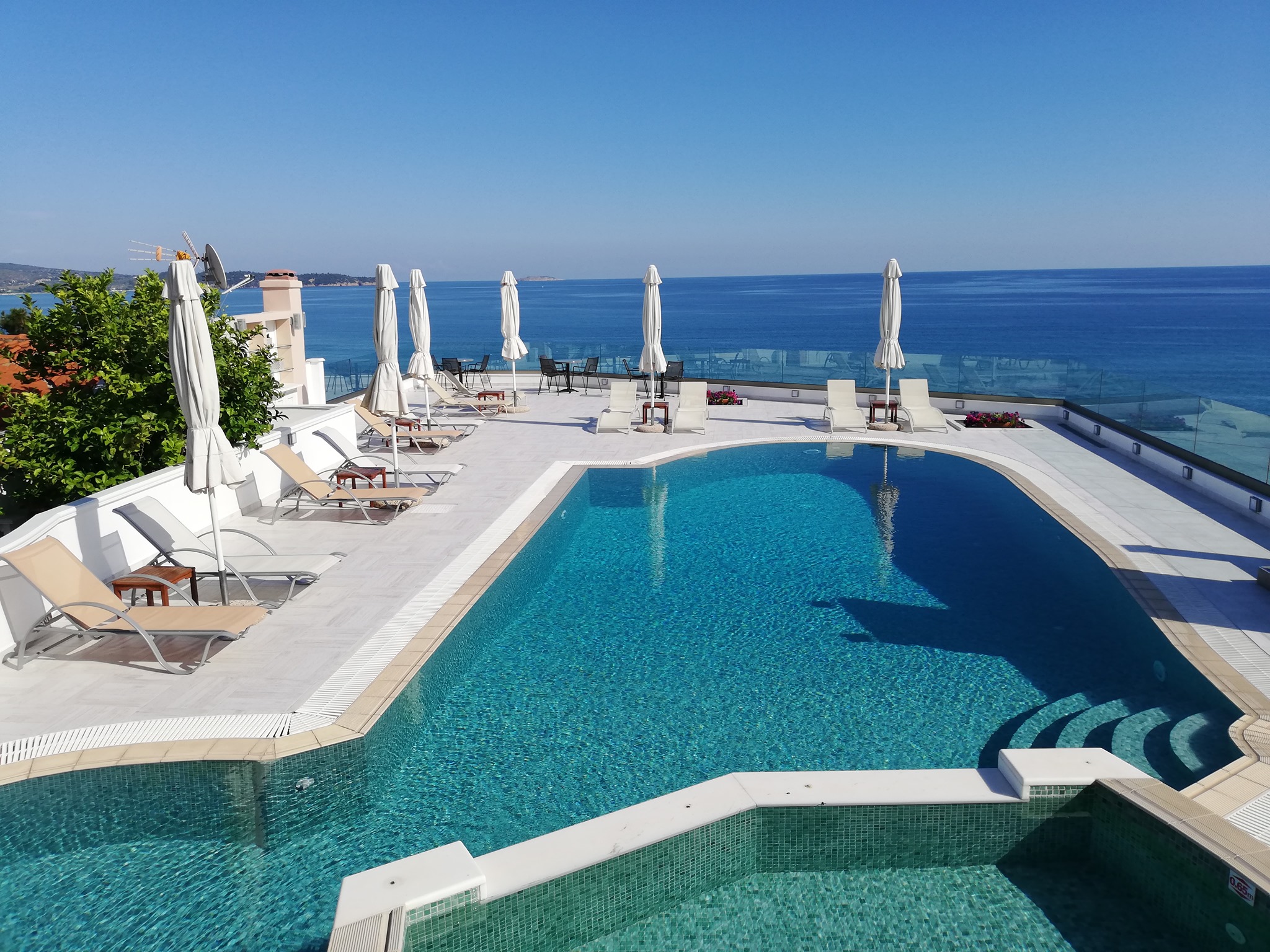 Tiara Holidays - Antonios Hotel - bazen